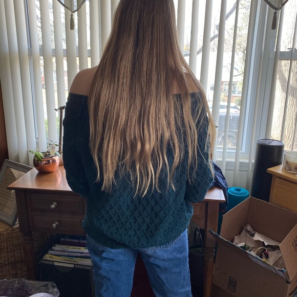 Green sweater - Picture 2 of 4